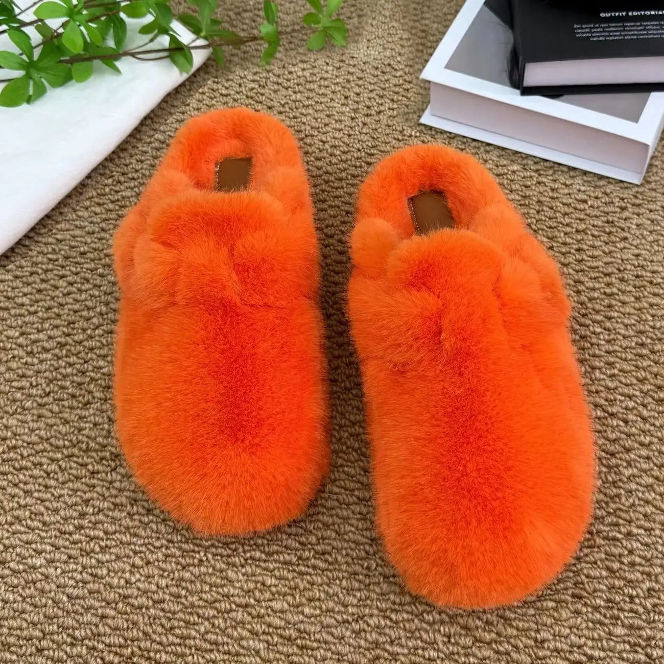 Minimalist Women's Fur Slippers Luxury Designer Woman Fluffy Faux Fur Mules Shoes Autumn Winter Outdoor Comfortable Slippe Woman